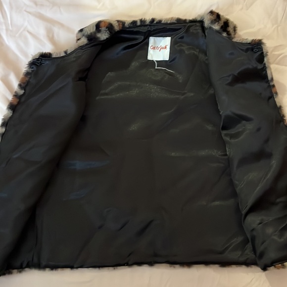 NWOT, Girls Cat & Jack, cheetah faux fur vest, size 8-10 - Picture 2 of 3